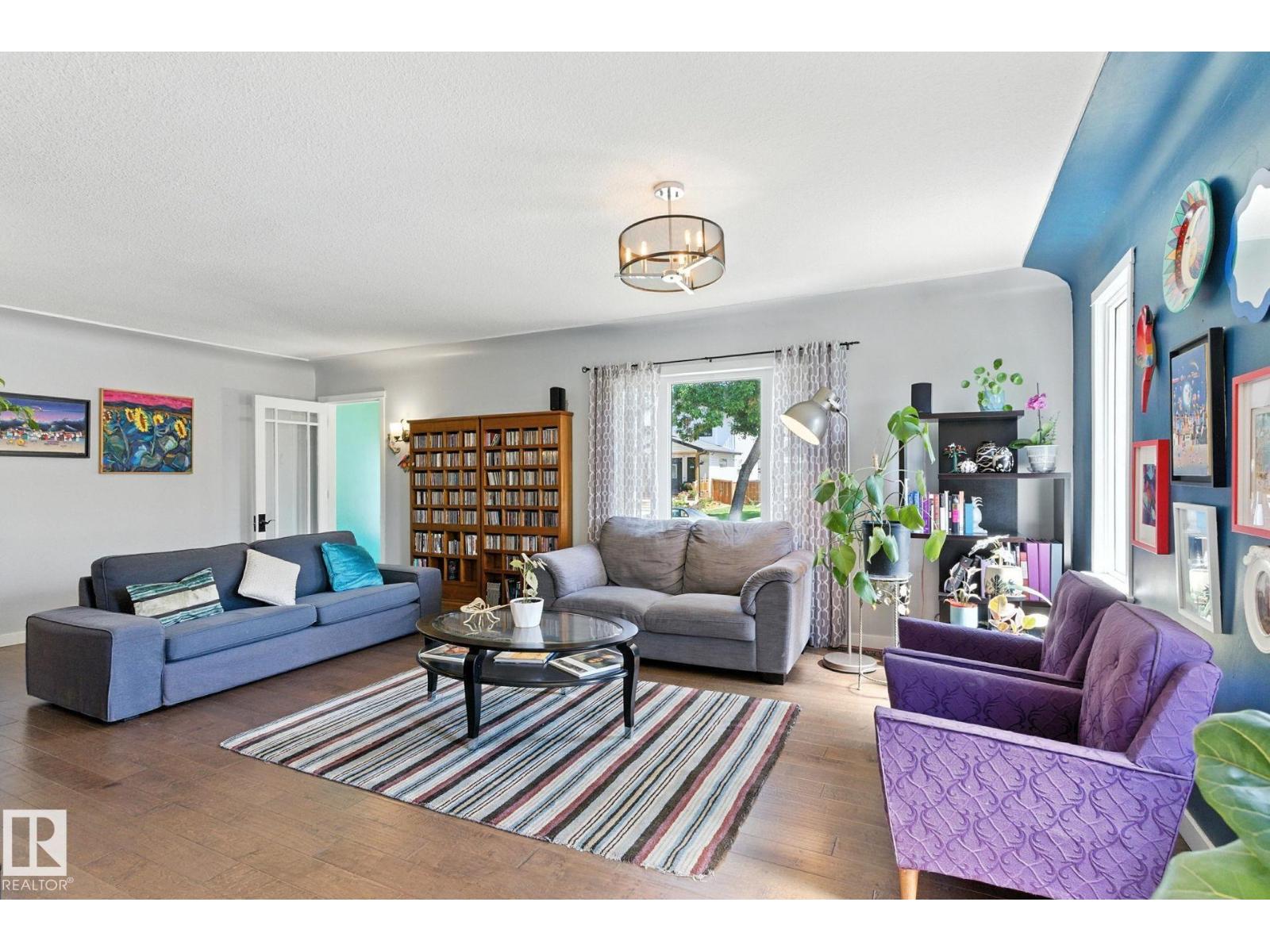 11204 61 ST NW