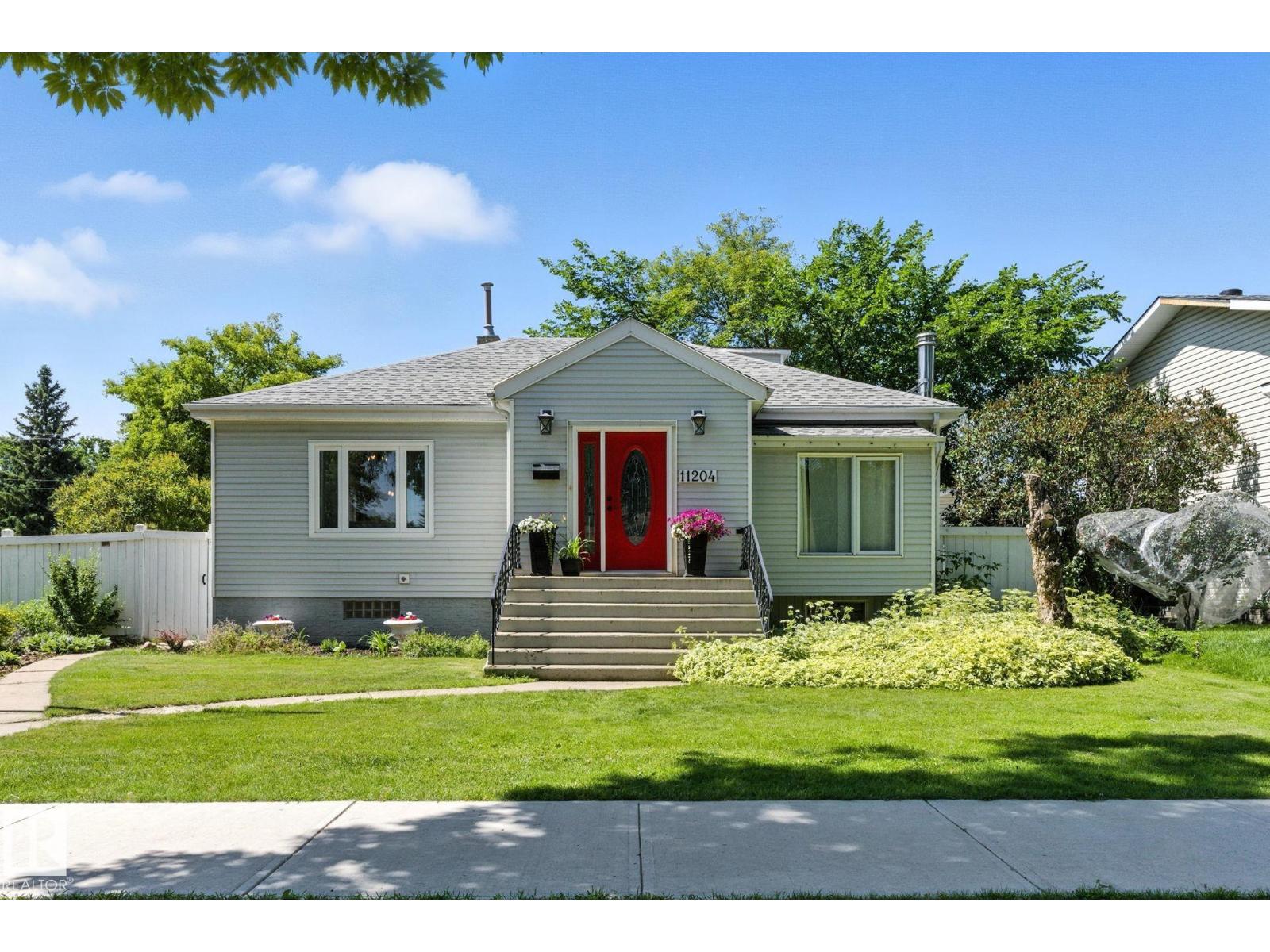 11204 61 ST NW
