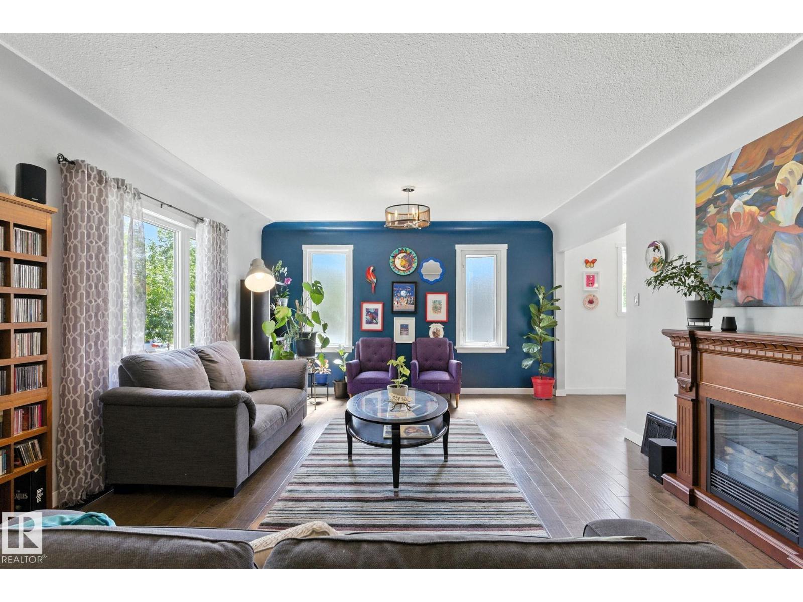 11204 61 ST NW