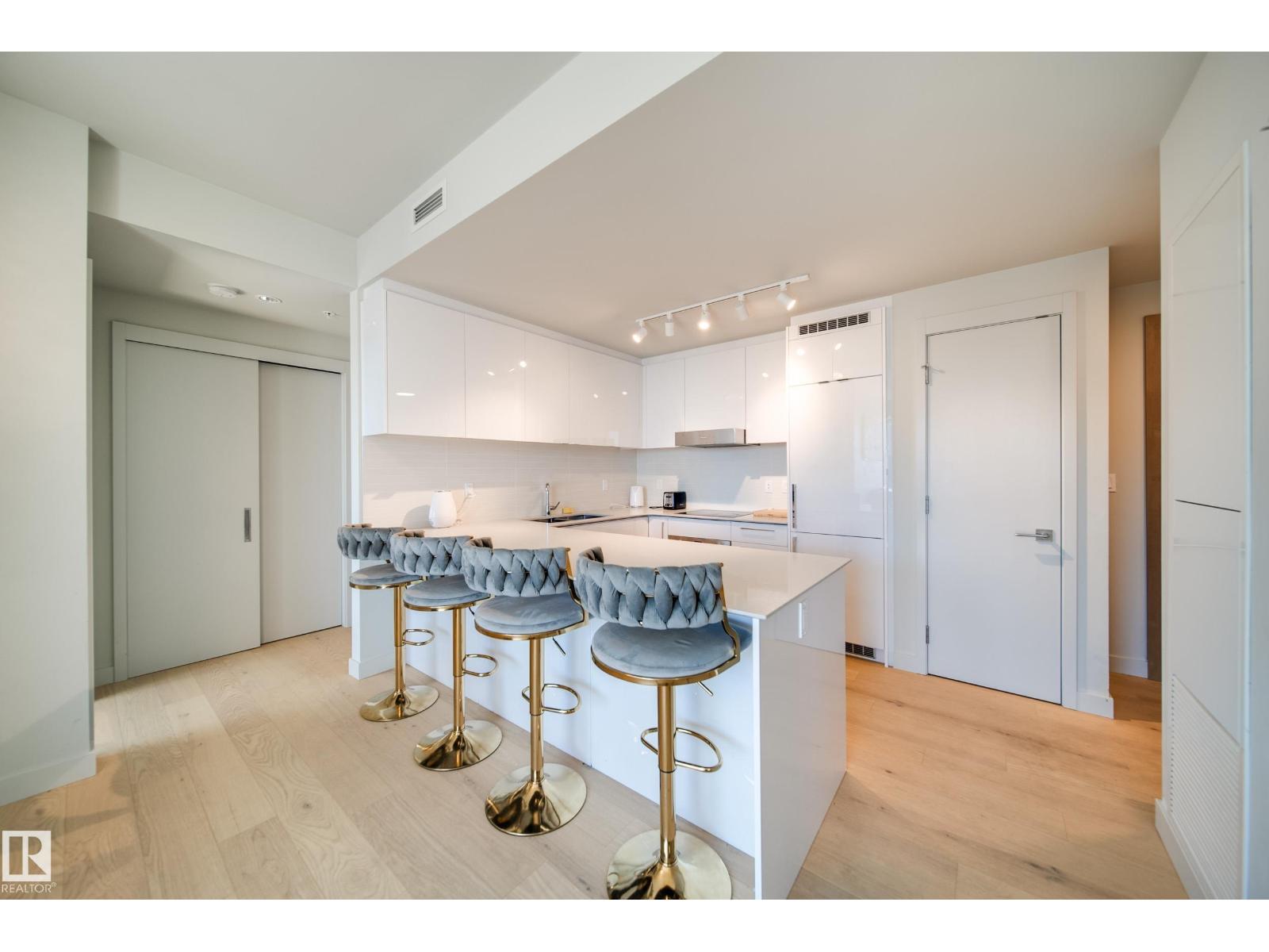 #3505 10360 102 ST NW