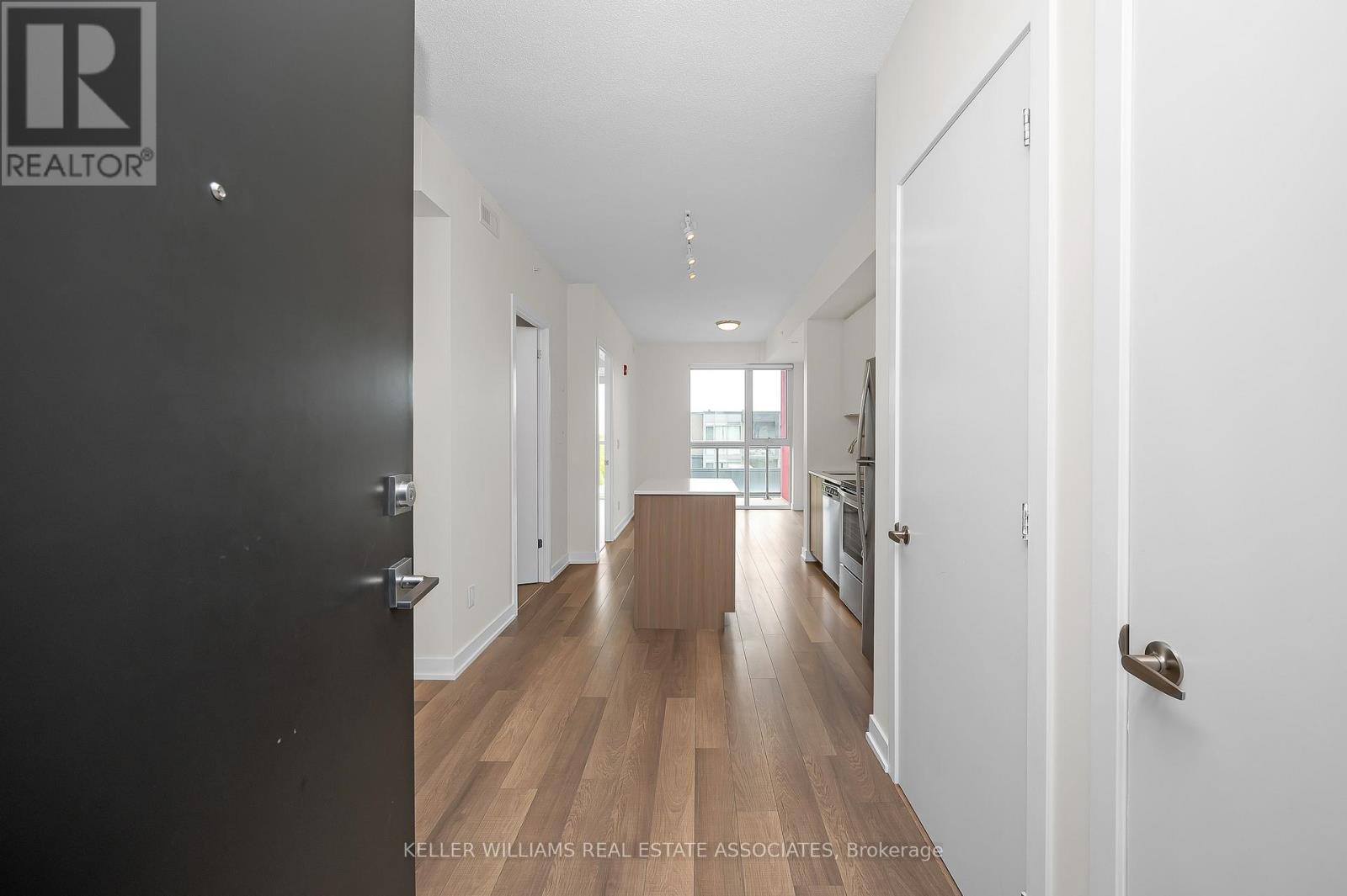 B412 - 5240 DUNDAS STREET
