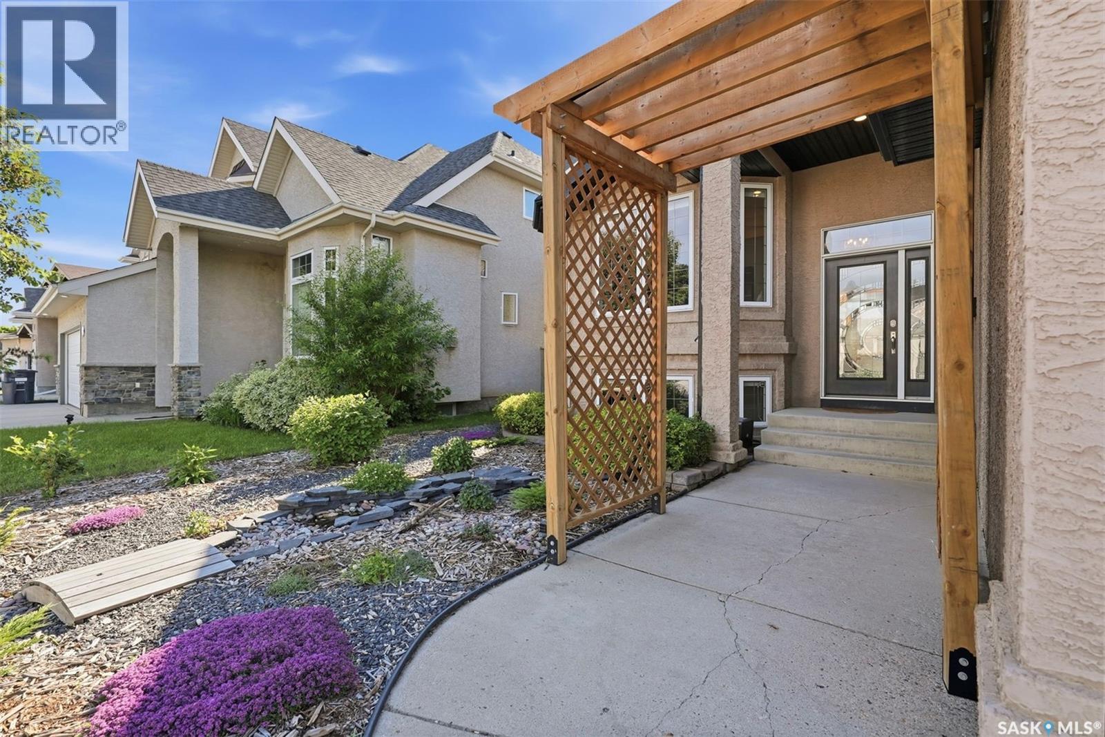 710 Wright CRESCENT