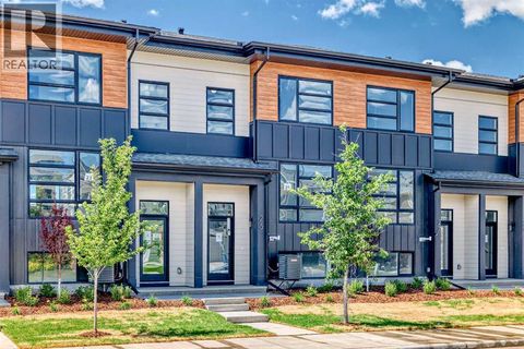 23 Lucas Way NW Calgary AB T3P2C7