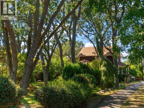 1353 Craigdarroch Rd Victoria BC V8S2A6