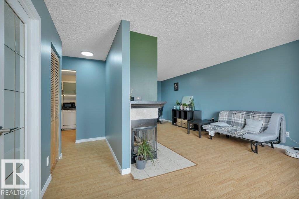 2336 151 AV NW