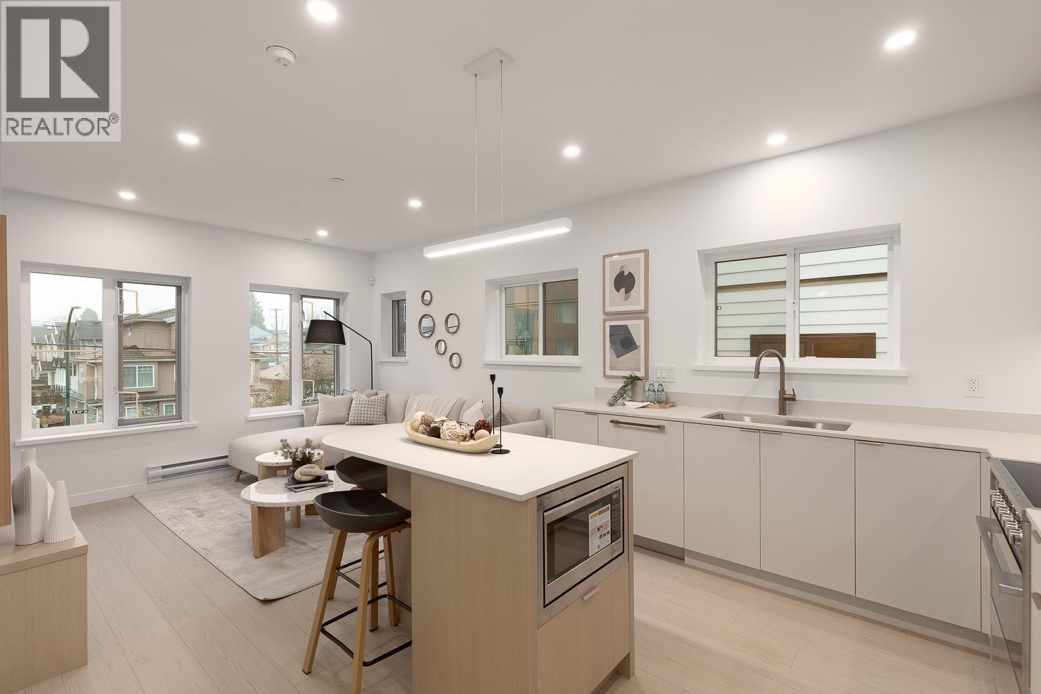 208 2339 E 34TH AVENUE