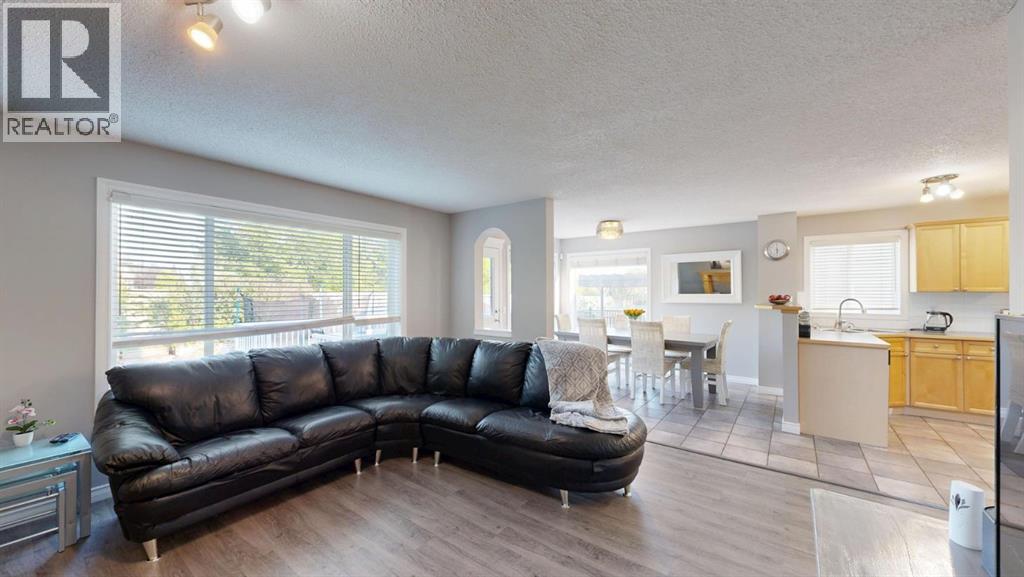 70 Crystalridge Close