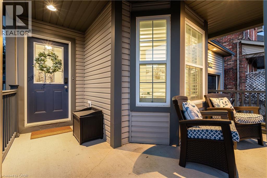 124 RIDGE TOP Crescent