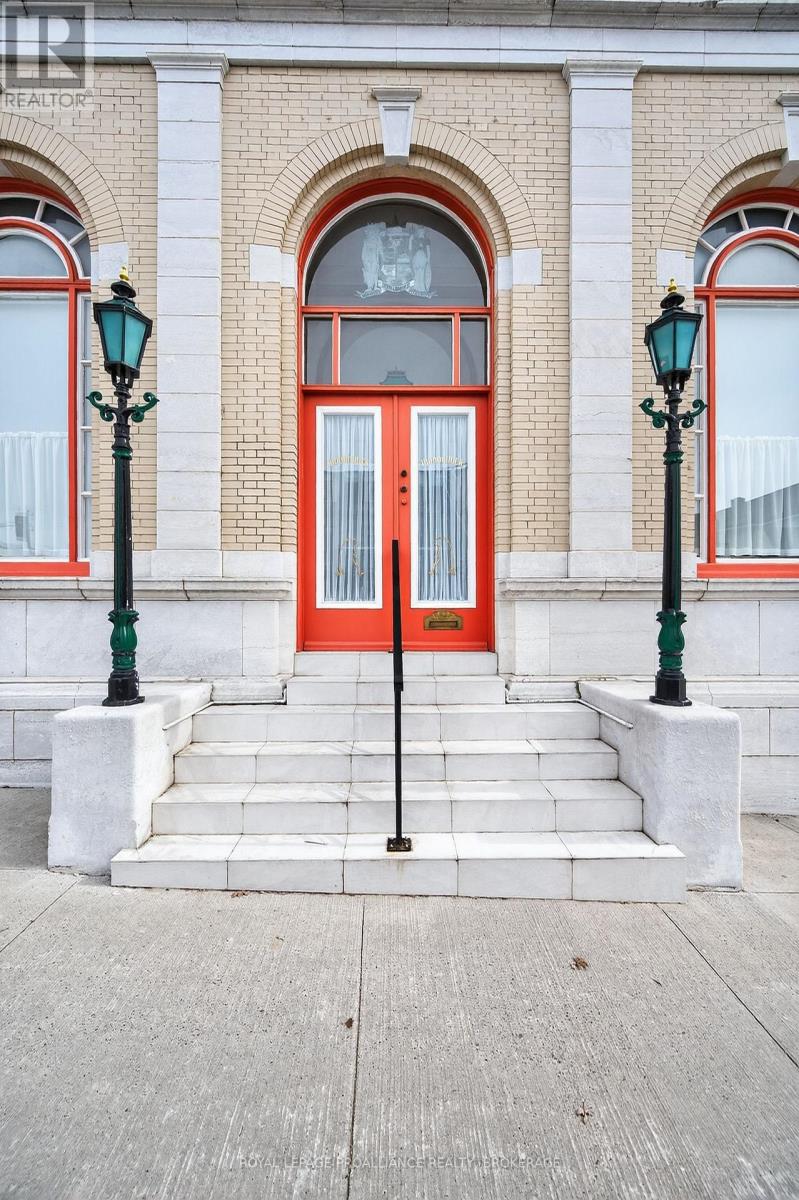 99 KING STREET E