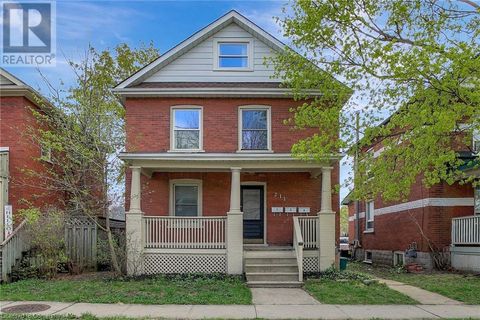 211 DOLPH Street N Cambridge ON N3H2A6
