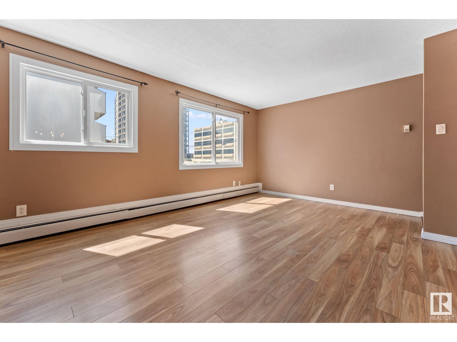 #9 10620 122 ST NW