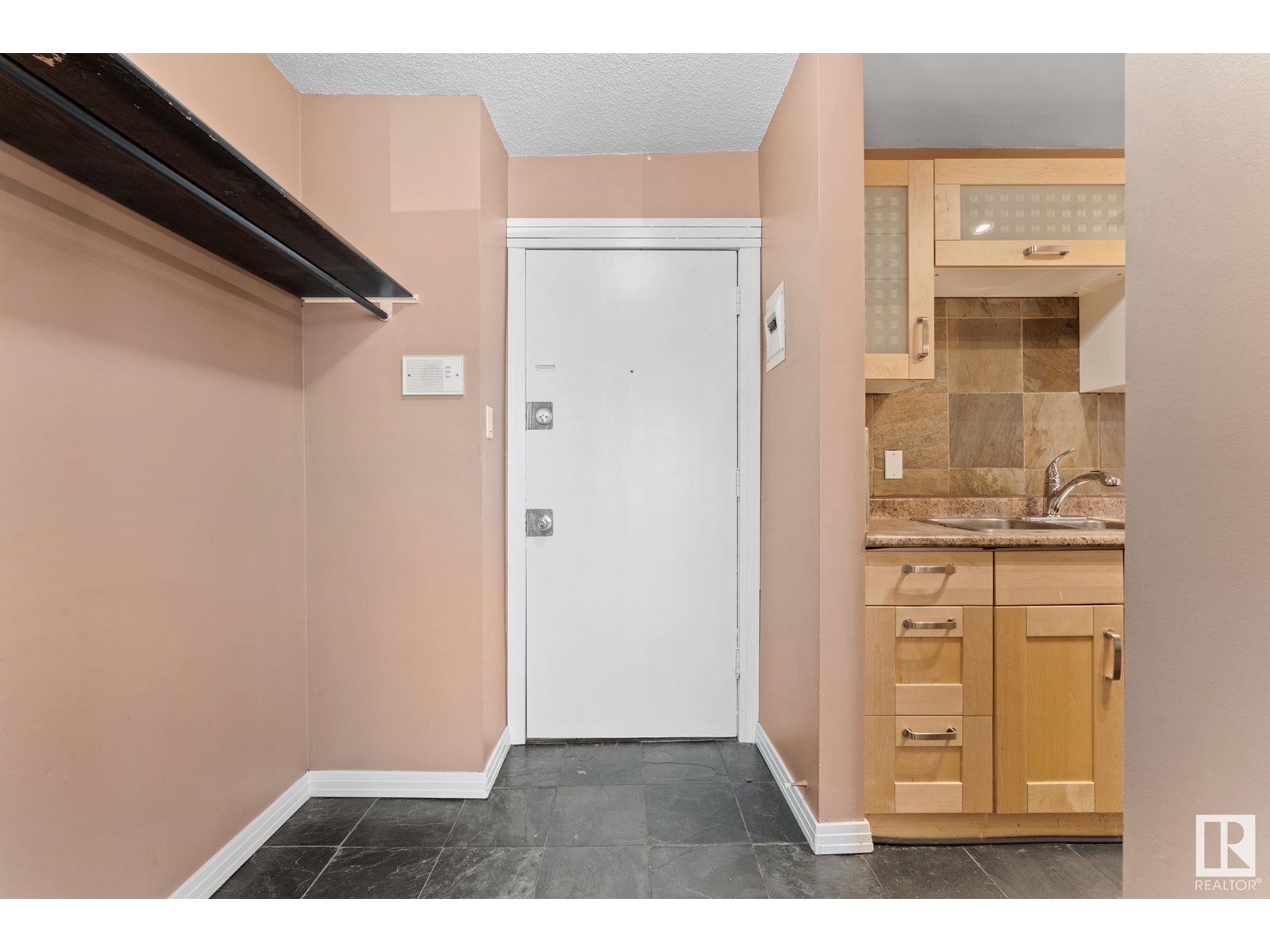 #9 10620 122 ST NW