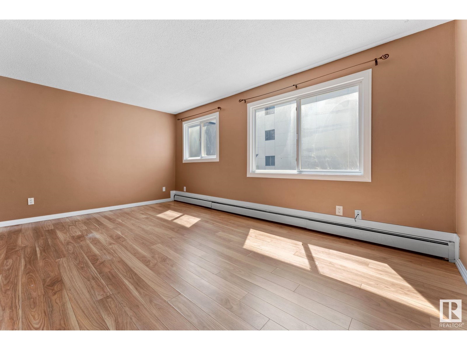 #9 10620 122 ST NW