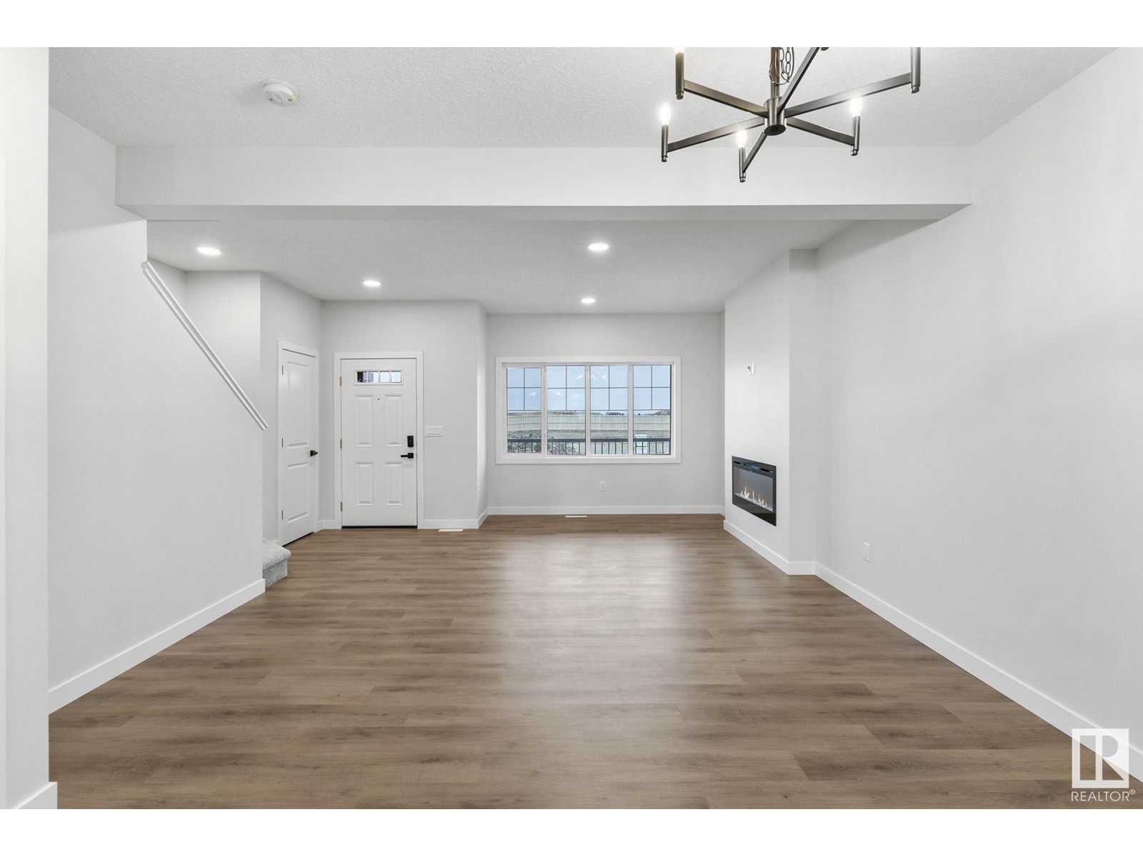 11 SERENO LN