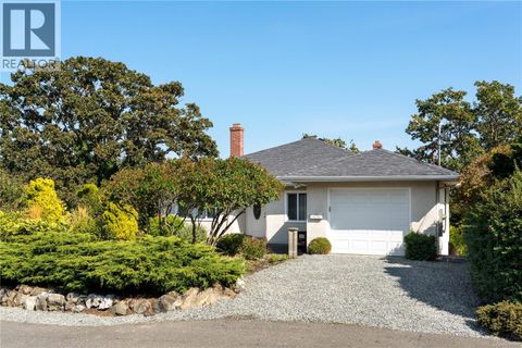 1697 Yale St Oak Bay BC V8R5N5
