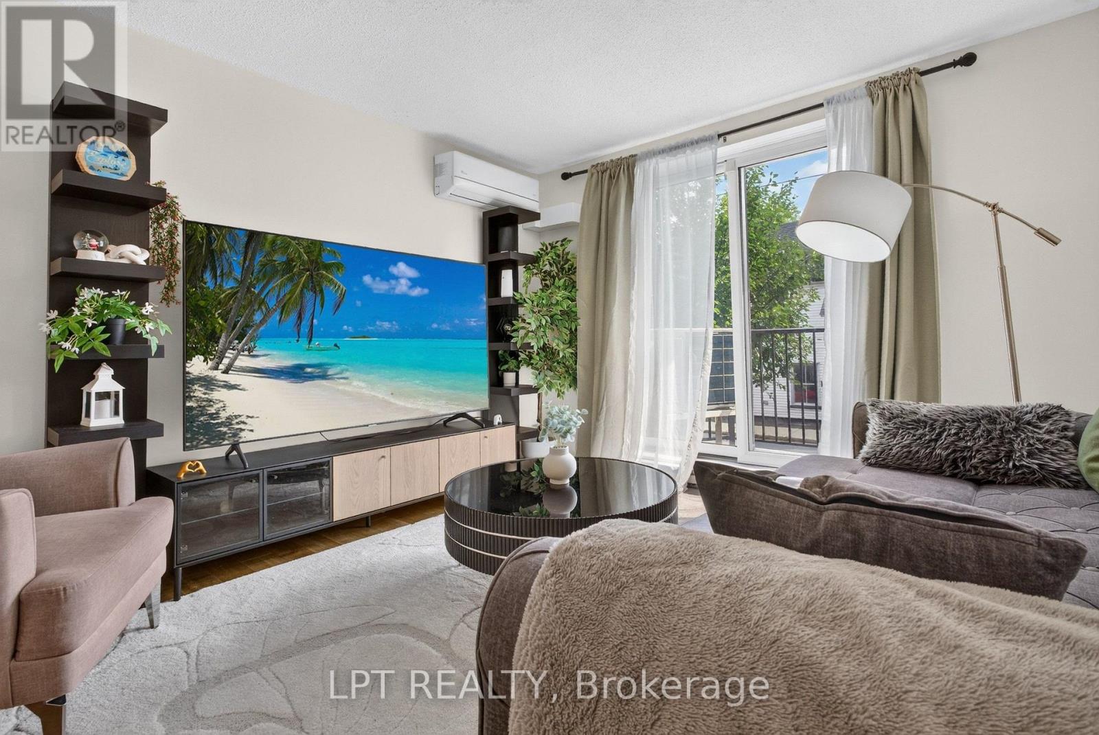 203 - 50 BURNSIDE AVENUE