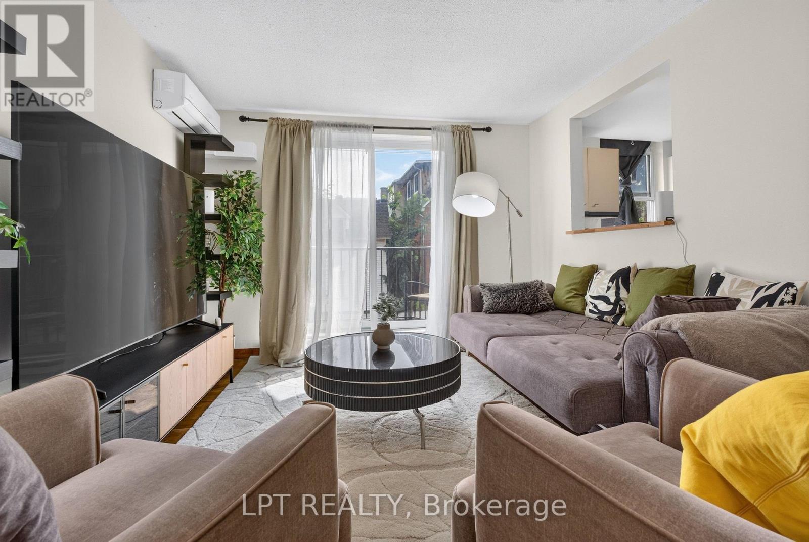 203 - 50 BURNSIDE AVENUE