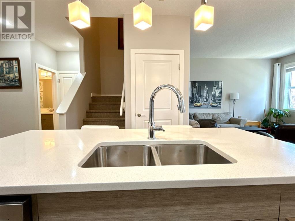 2, 81 Aquitania Circle W