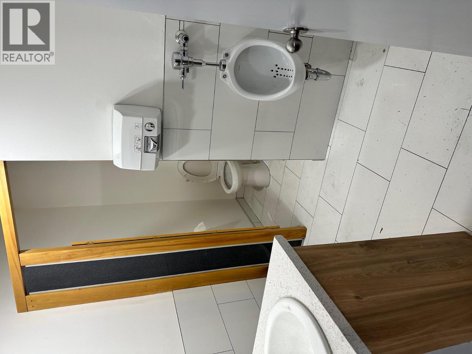 3307 32 Avenue Unit# 200
