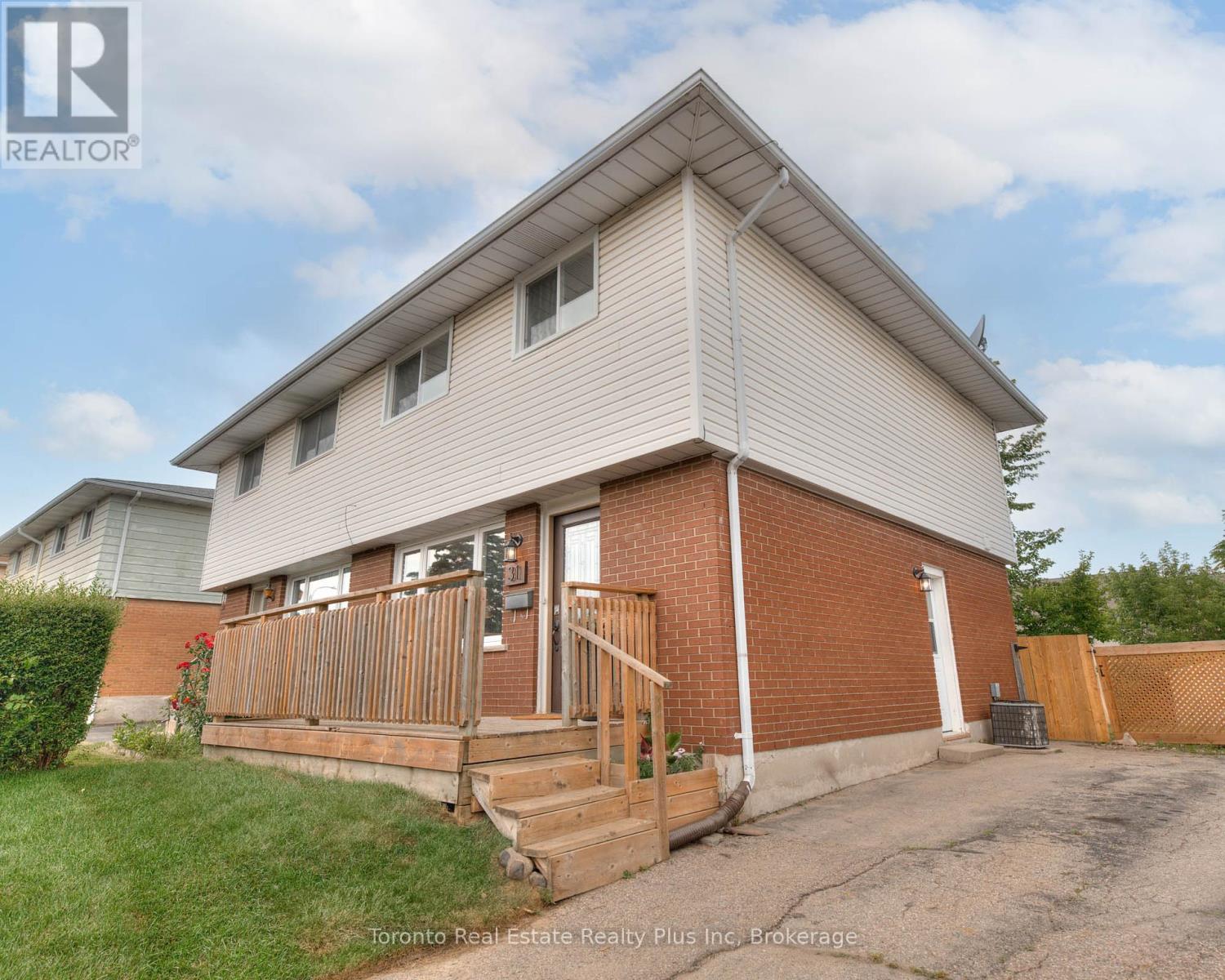 31 ROBERTS CRESCENT
