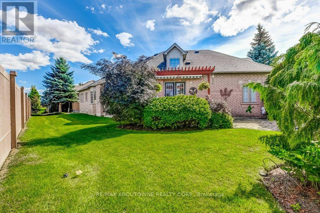 27 - 17 ORCHARD PARK GATE