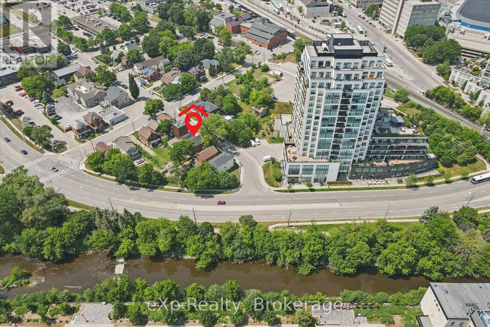 131 SURREY STREET E