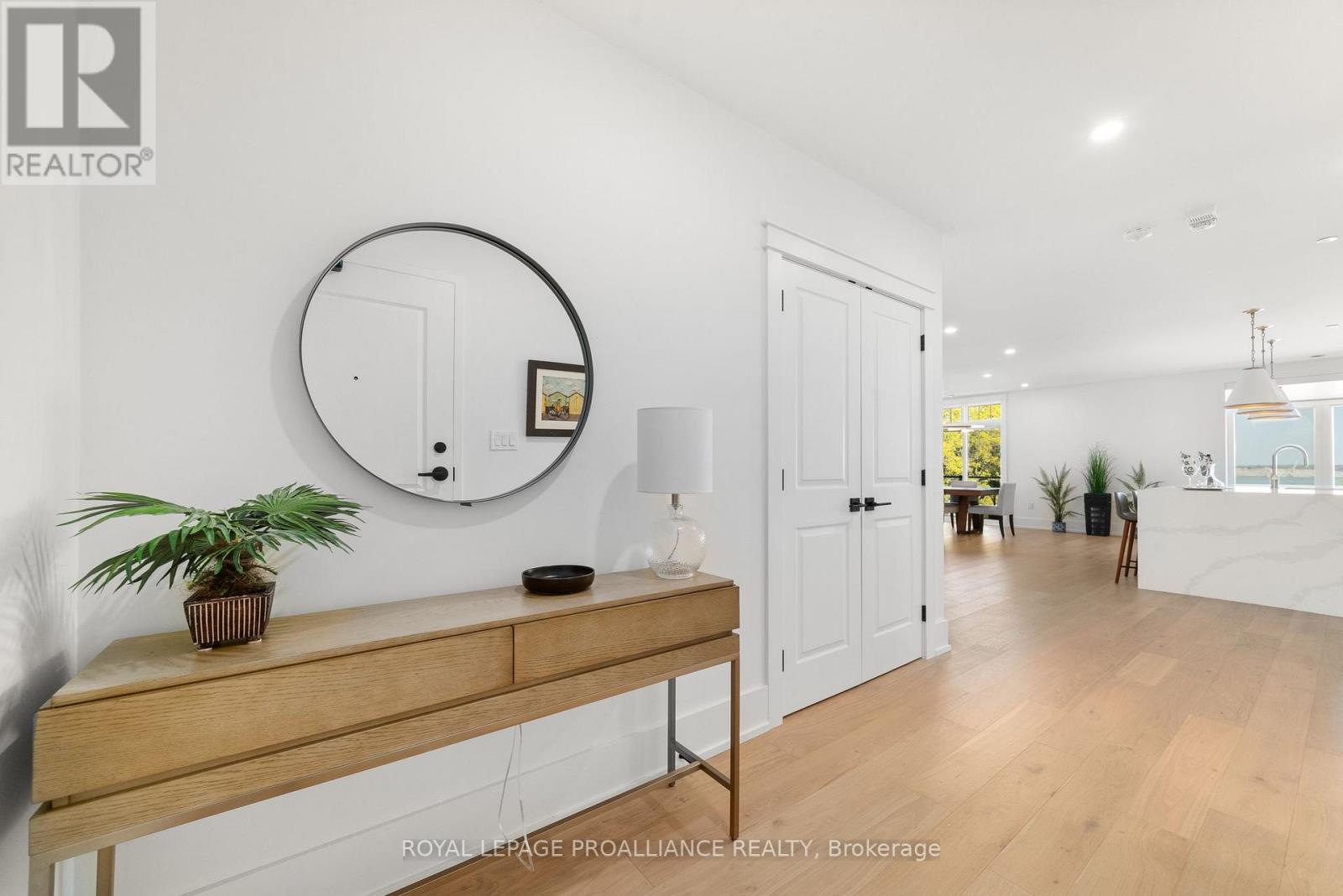 409 - 17 CLEAVE AVENUE