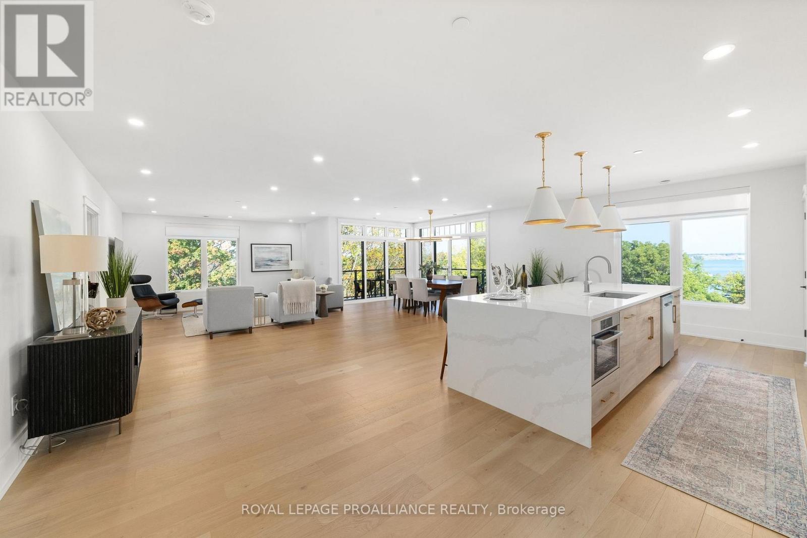 409 - 17 CLEAVE AVENUE