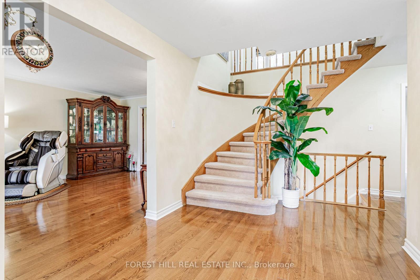 6 CENTURION COURT