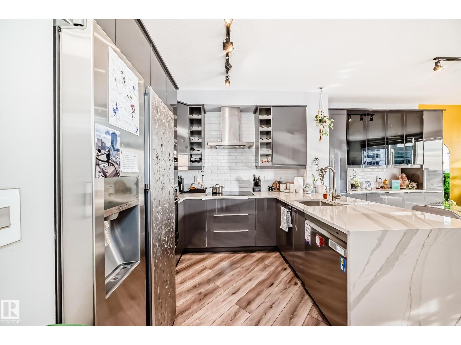 #2004 10136 104 ST NW