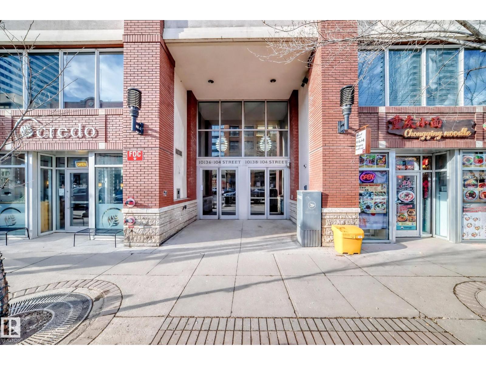 #2004 10136 104 ST NW