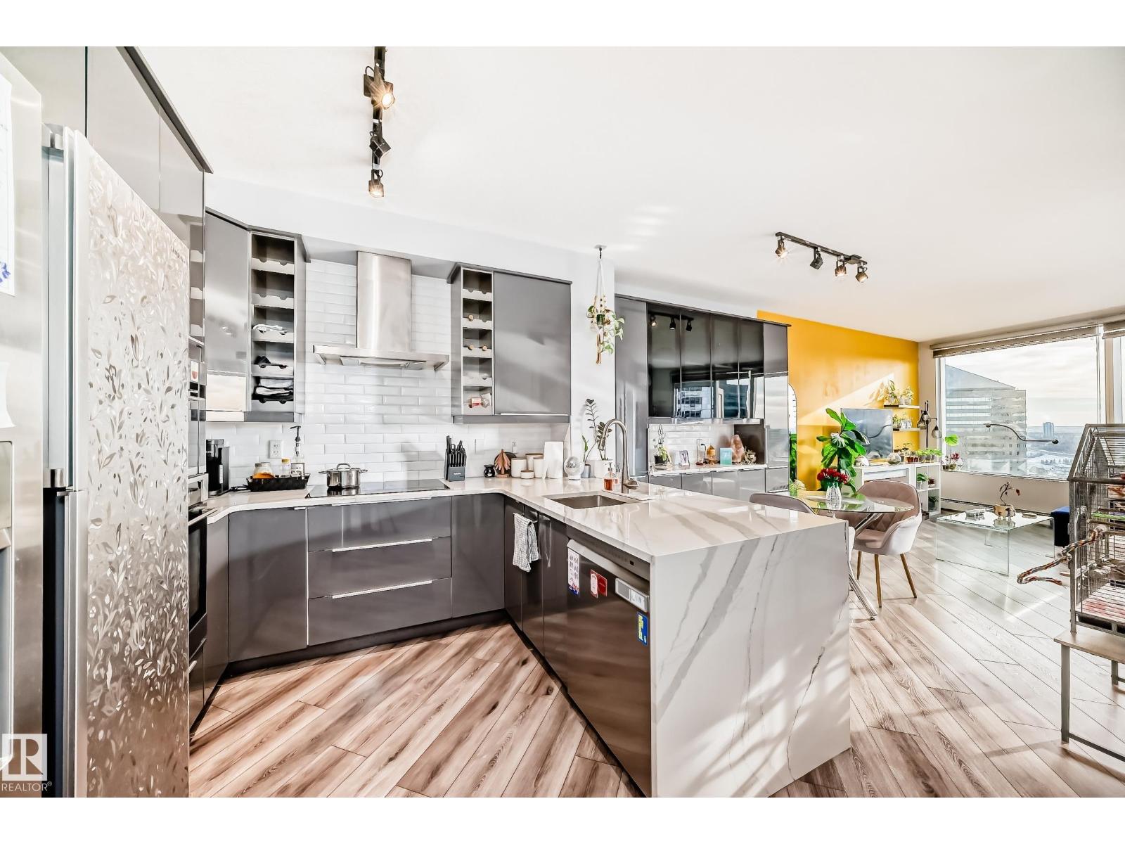 #2004 10136 104 ST NW