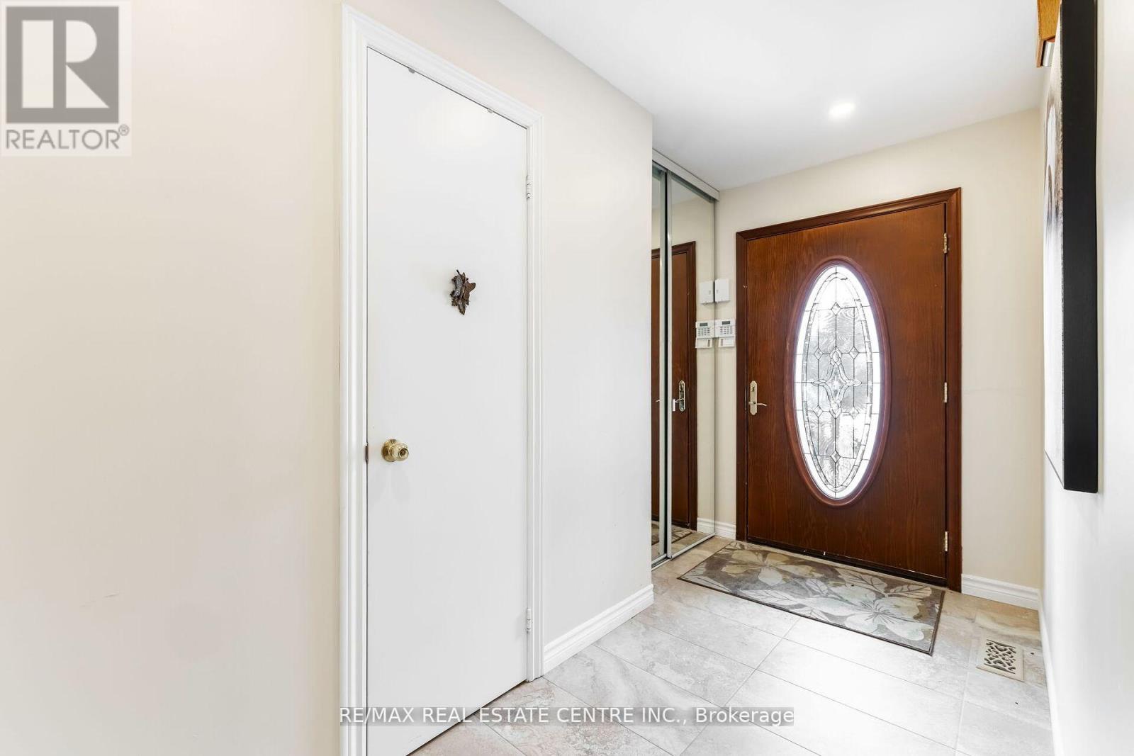 112 RAVENSCLIFFE COURT
