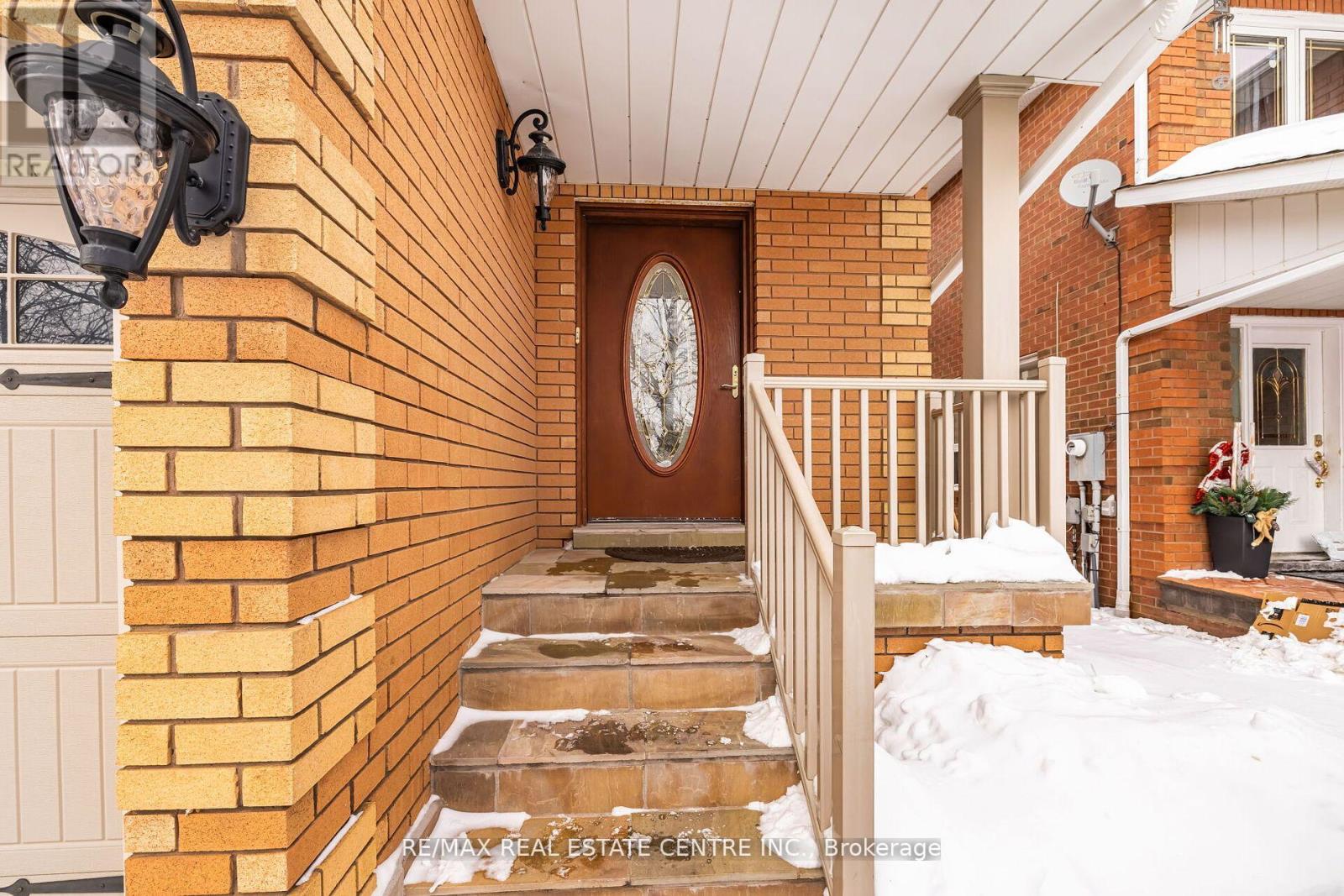112 RAVENSCLIFFE COURT