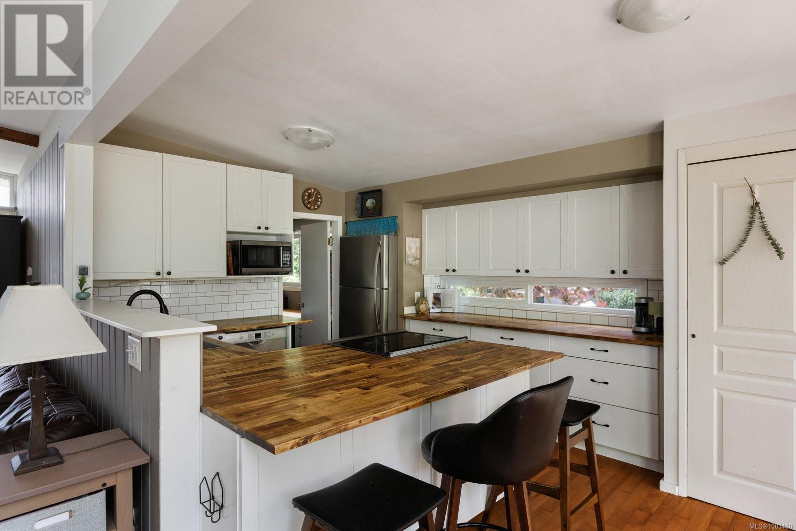 3340 Rolston Cres