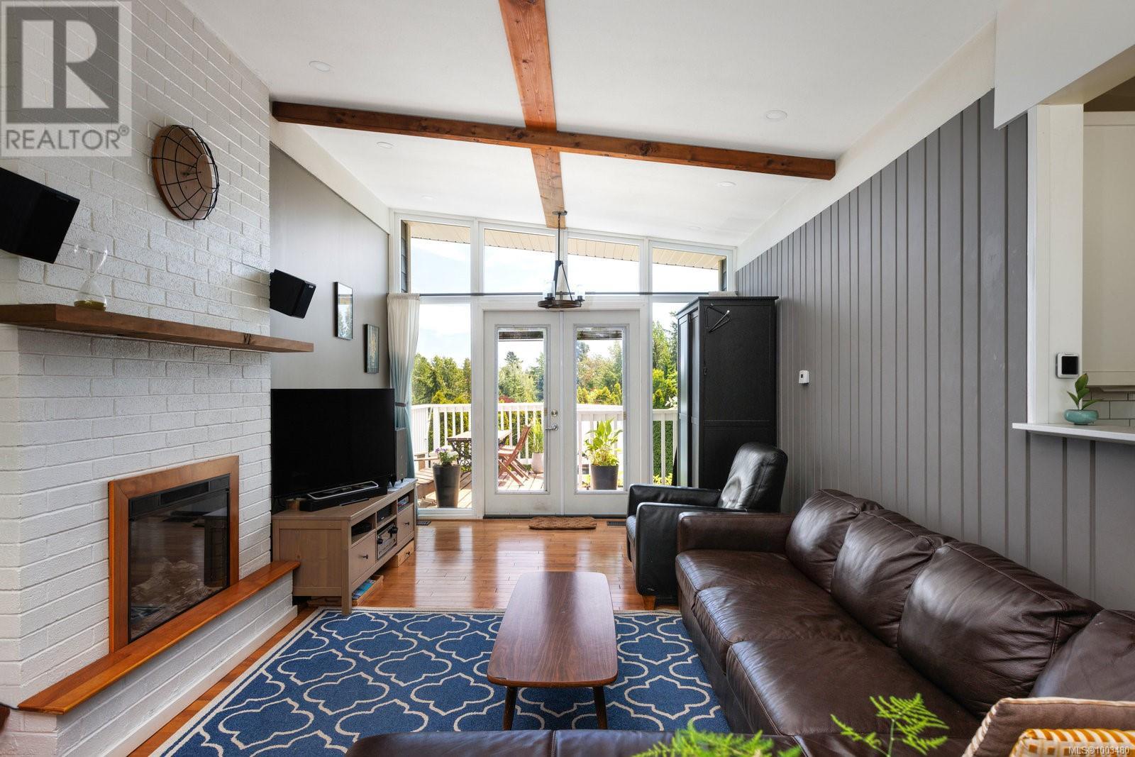3340 Rolston Cres
