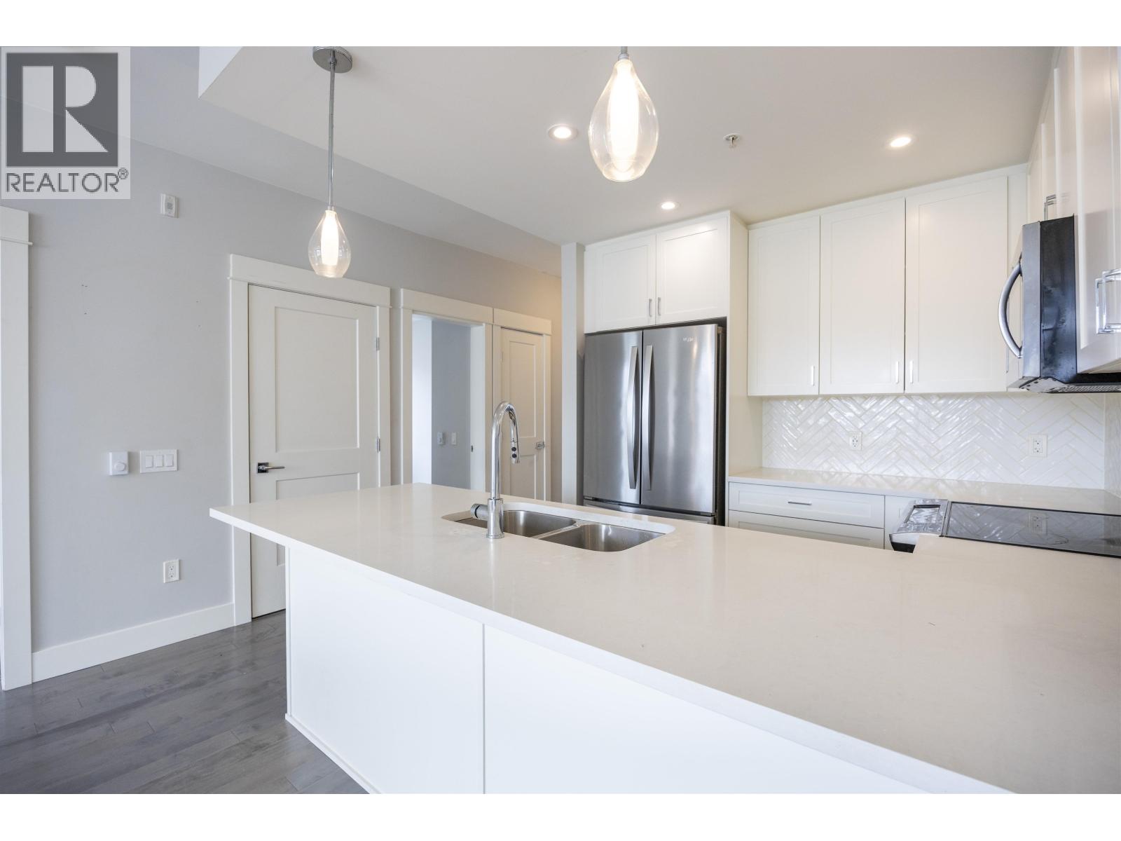 3507 2180 KELLY AVENUE