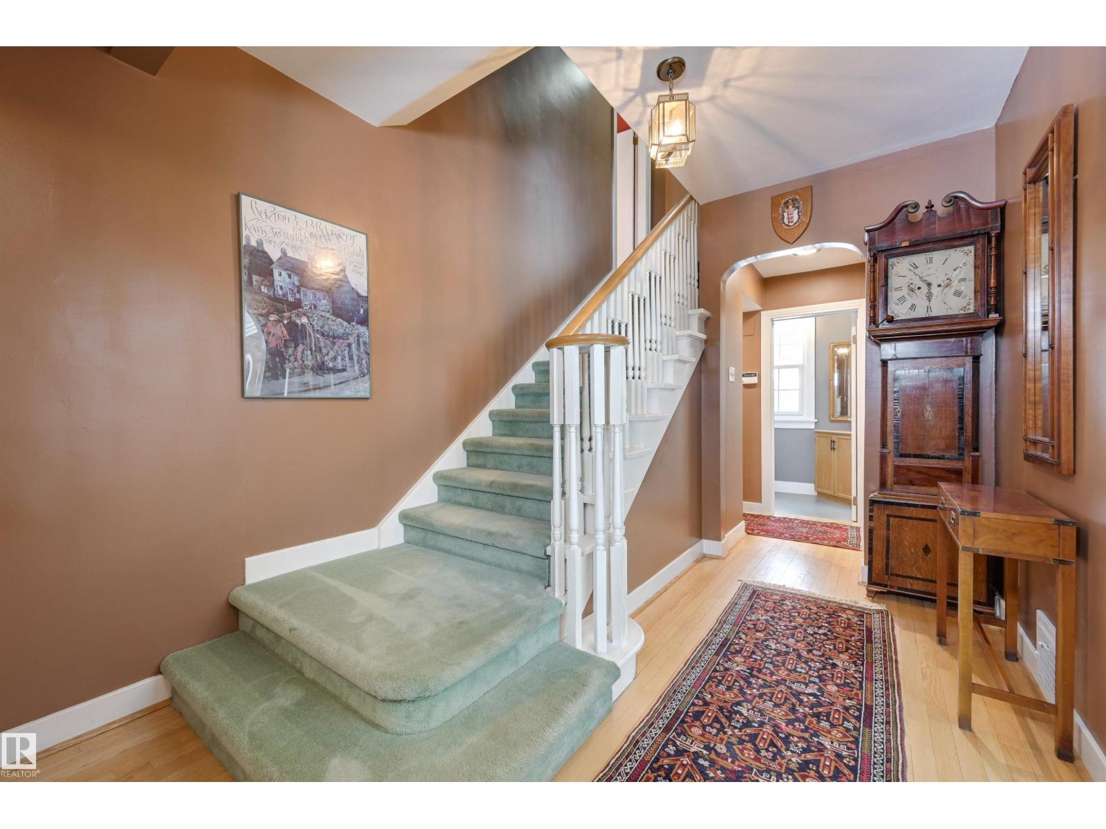 106 ST GEORGE'S CR NW