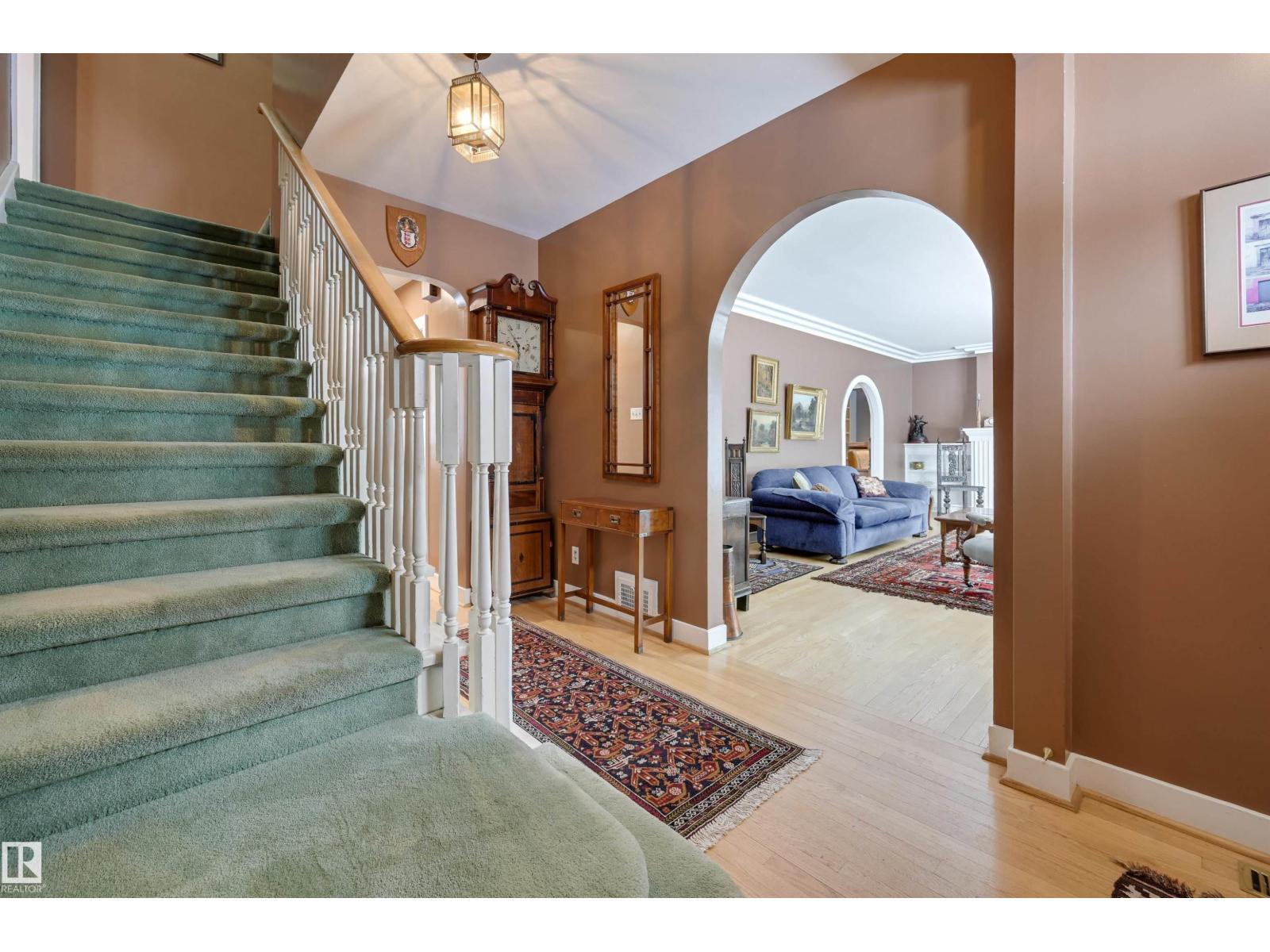 106 ST GEORGE'S CR NW