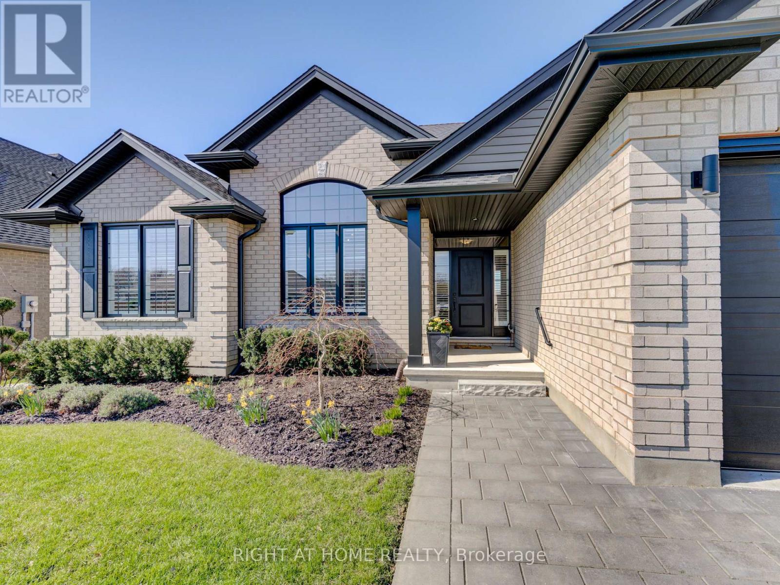 2043 LOCKWOOD CRESCENT