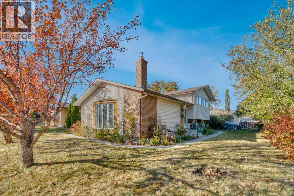 543 Maidstone Drive NE