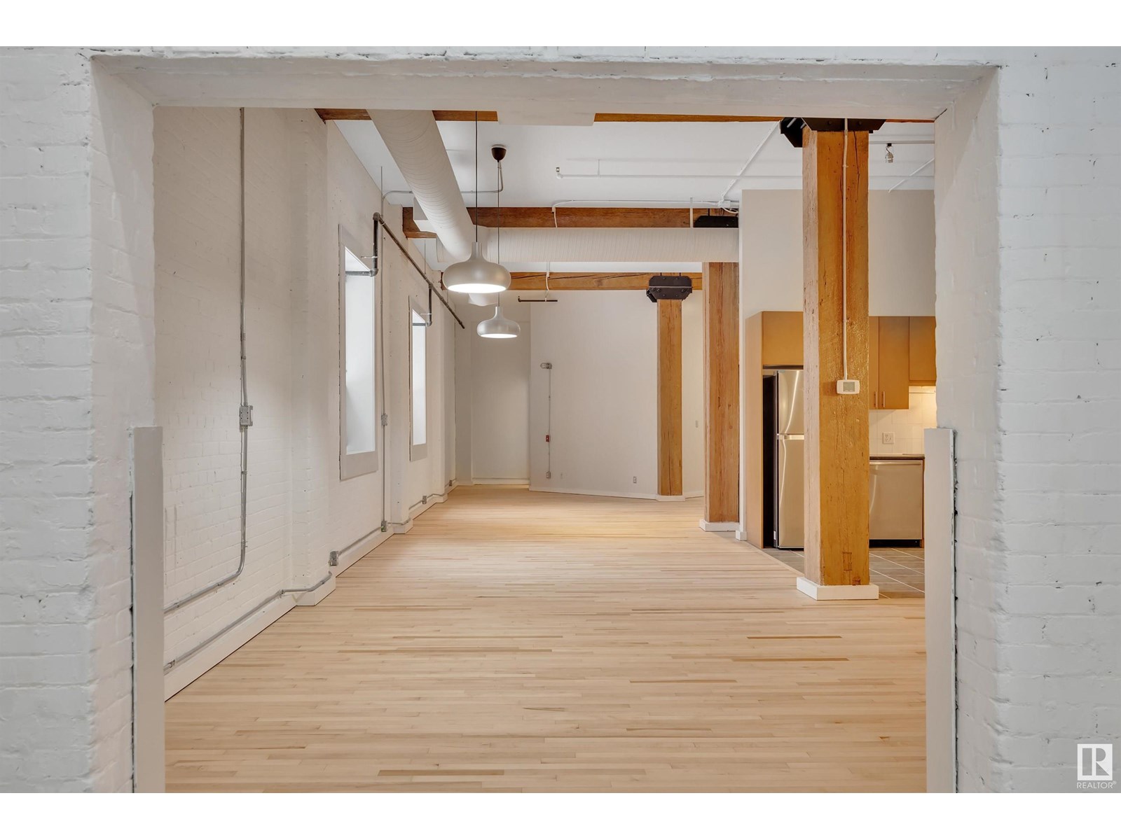 #102 10169 104 ST NW