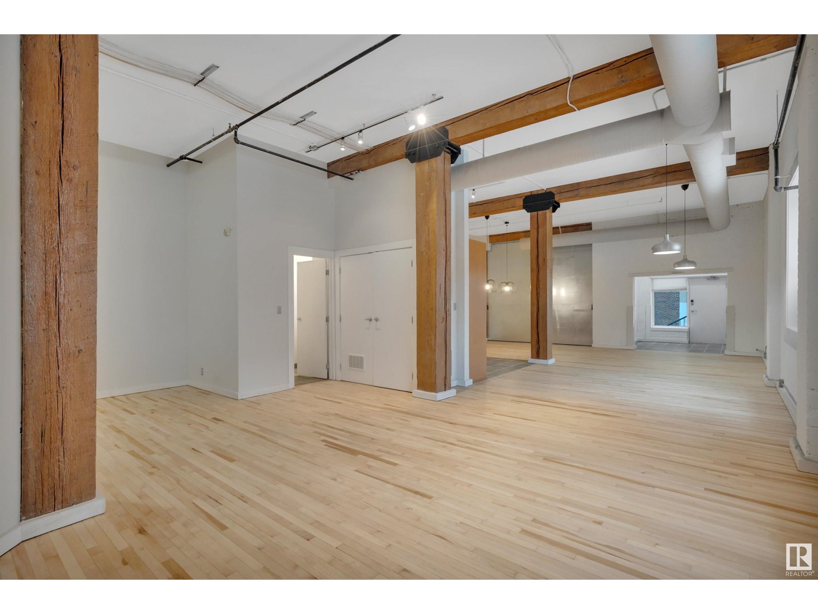 #102 10169 104 ST NW