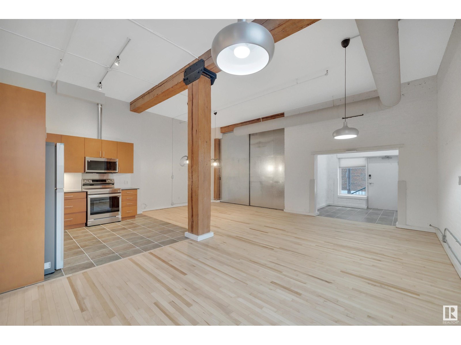 #102 10169 104 ST NW