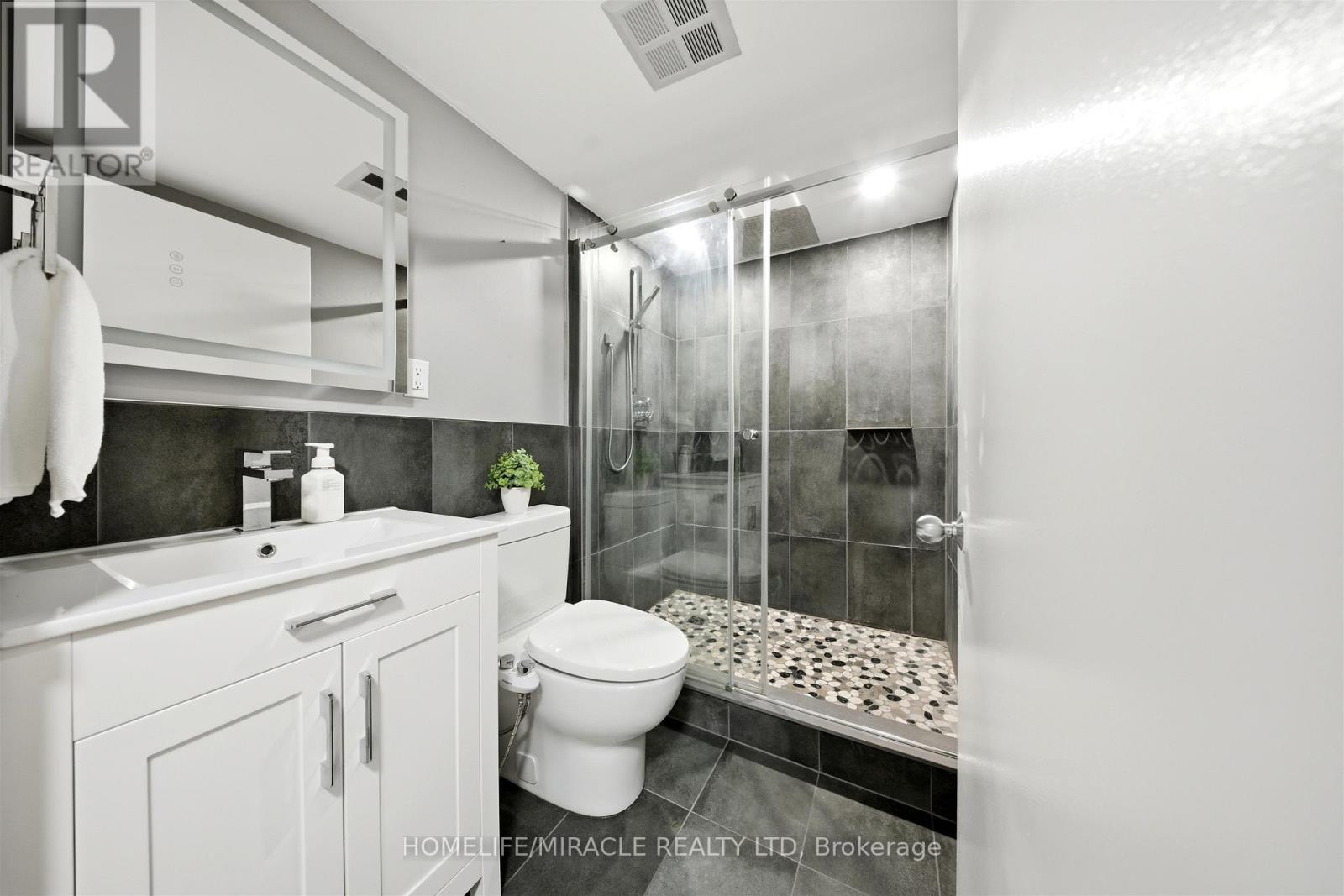 1705 - 41 MARKBROOK LANE