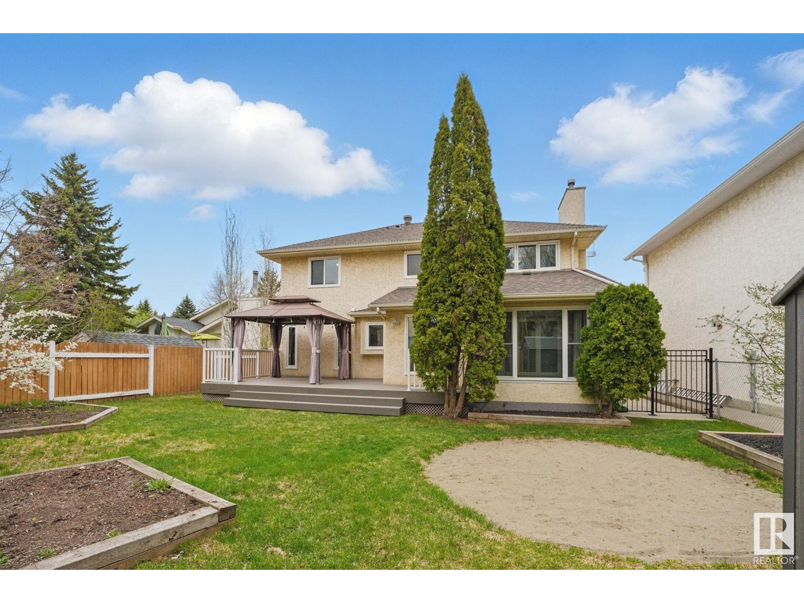 11019 10 AV NW