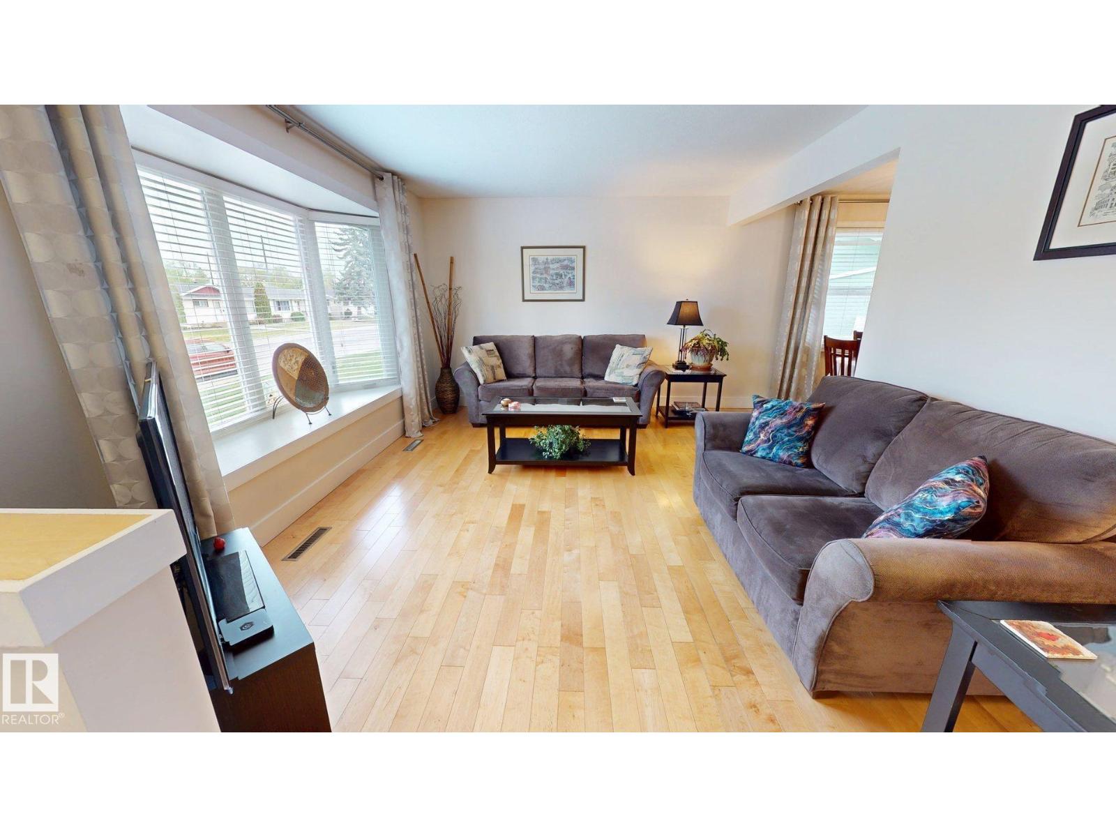 15627 83 AV NW
