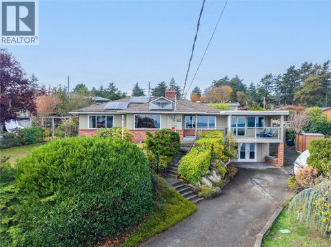 4490 Shore Way Saanich BC V8N3V2