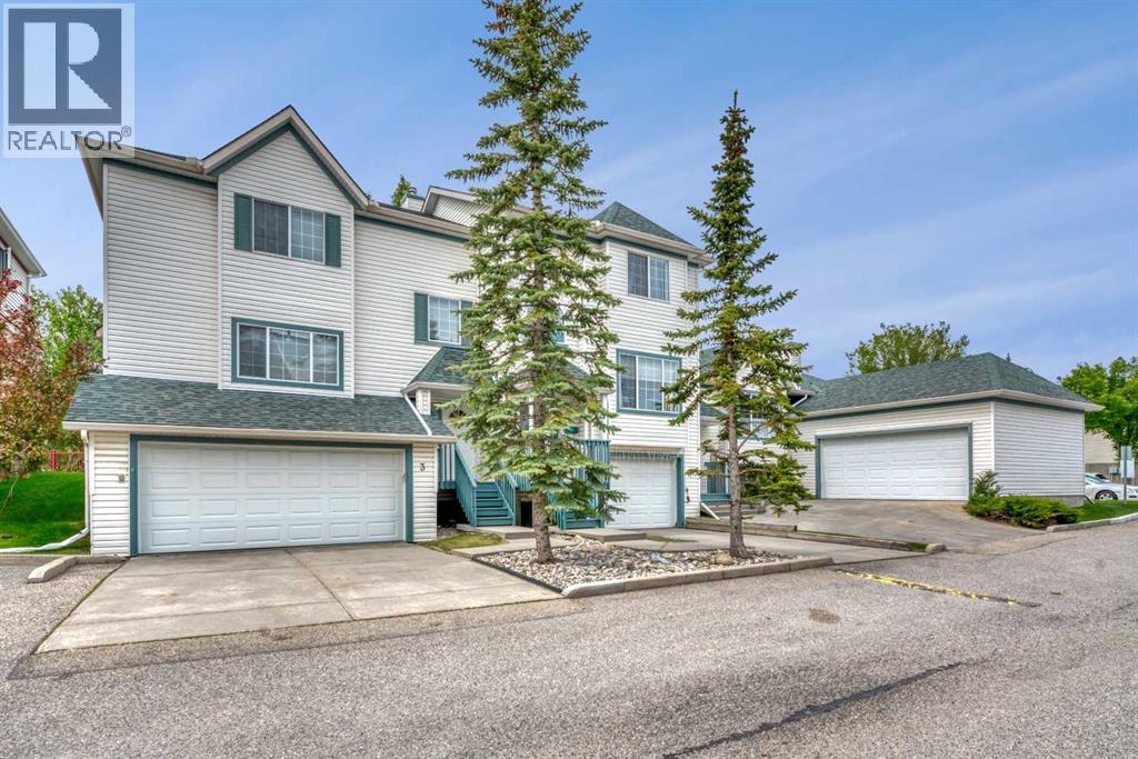 1, 15 Rocky Ridge Gate NW