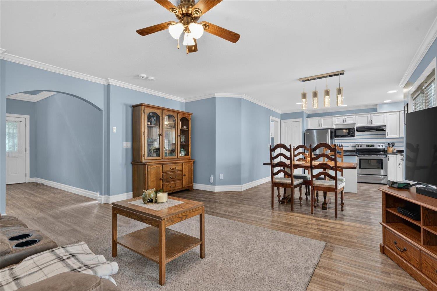 64 6449 BLACKWOOD LANE|Sardis South